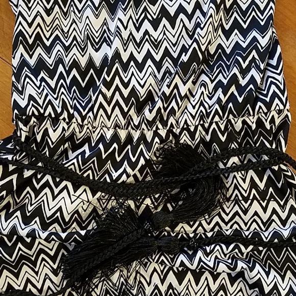 IZ Byer black and white blouse with belt - Picture 4 of 6